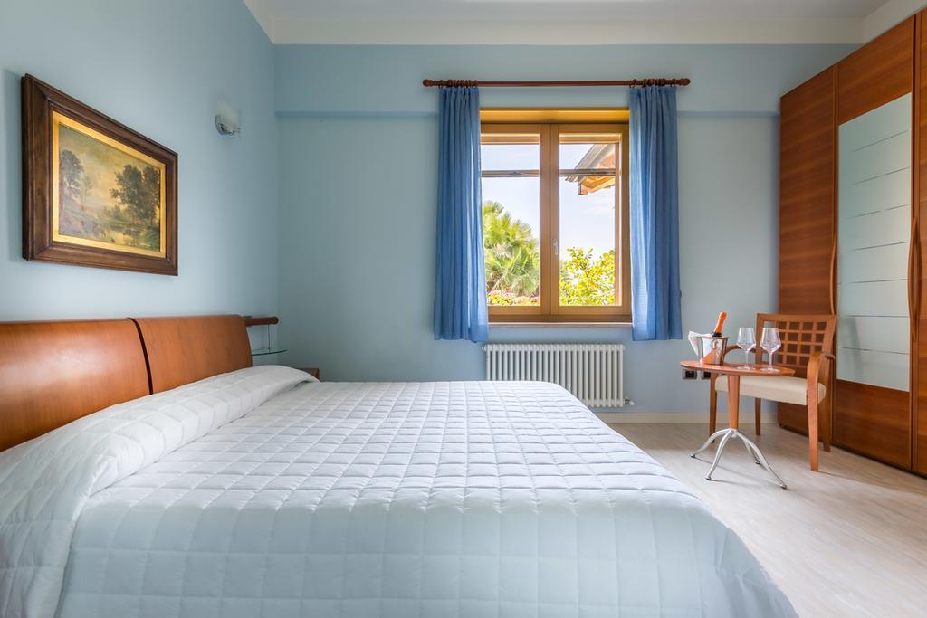 Bed and Breakfast Torre Degli Ulivi Tignale Exterior foto