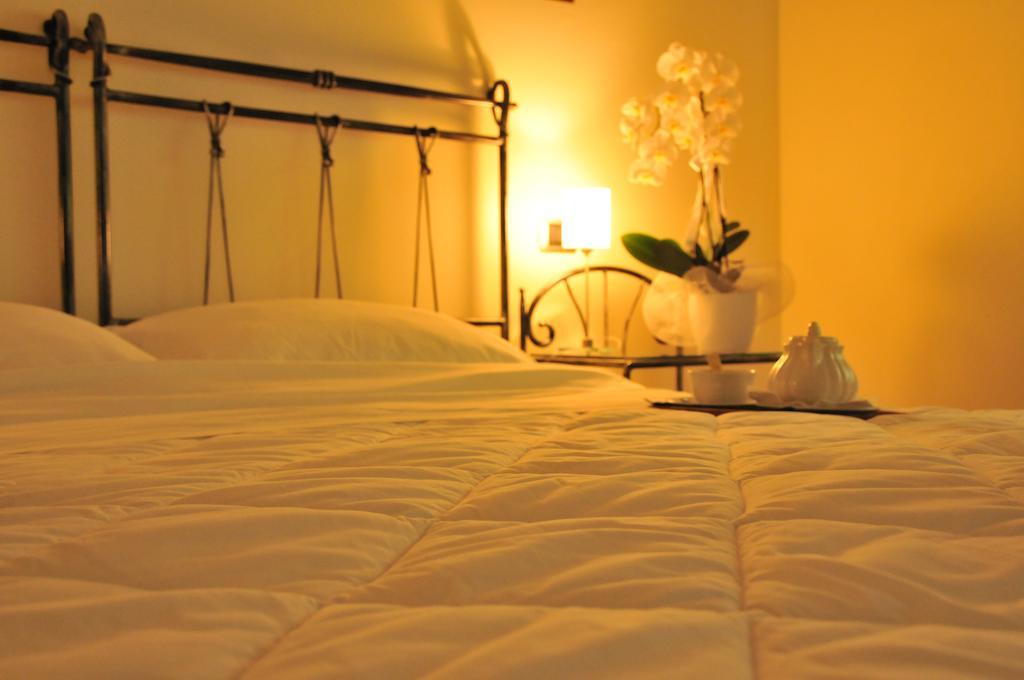 Bed and Breakfast Torre Degli Ulivi Tignale Habitación foto