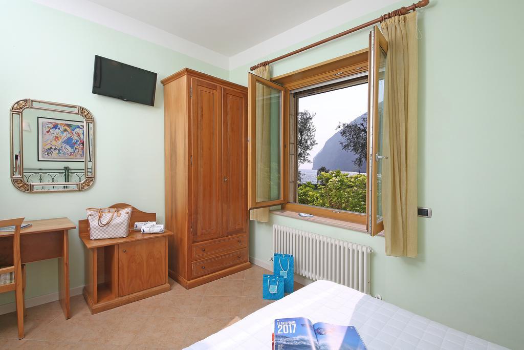 Bed and Breakfast Torre Degli Ulivi Tignale Exterior foto